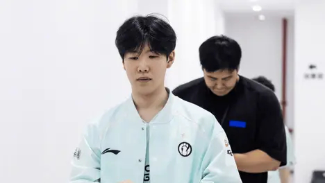 英雄联盟转会窗口开启：俱乐部军备竞赛下的选手签约策略与战队阵容构建指南，薪资空间管理成关键-乐鱼电竞